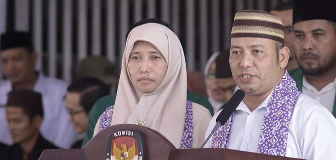 Mansah-Dwi Aryani Daftar ke KPU Babar Diiringi Musik Rebana